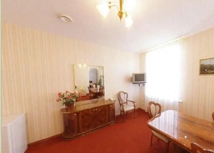 Krunk Ξενοδοχείο *